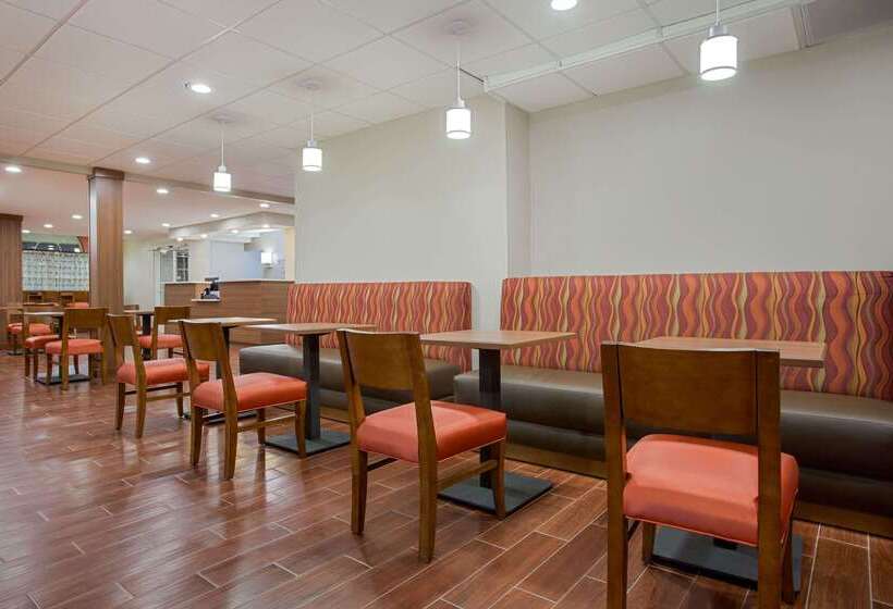 Microtel Inn & Suites By Wyndham Walterboro