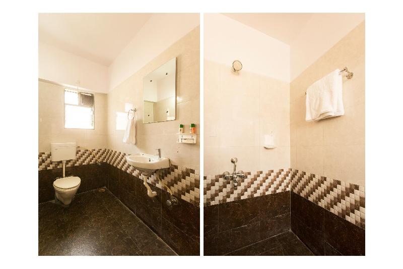 호텔 Royal Hospitality Services By Oyo Rooms