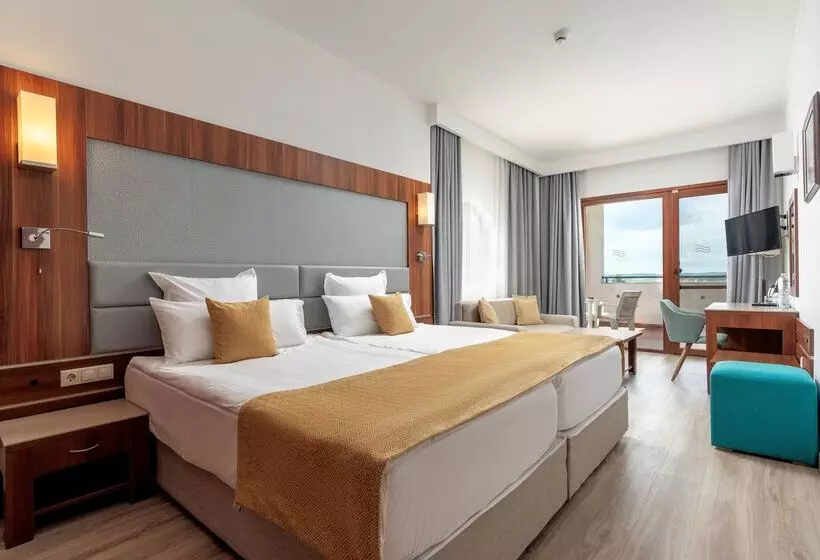 Отель Alua Helios Bay