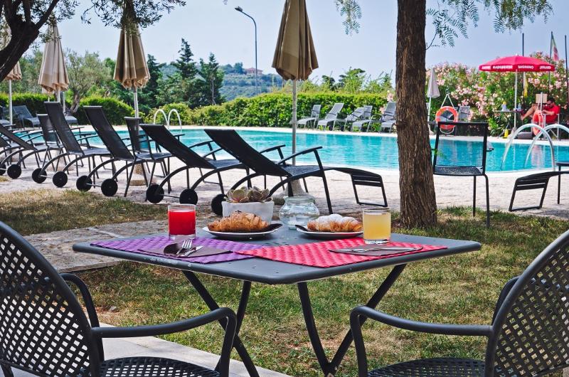 酒店 Castellaro Golf Resort