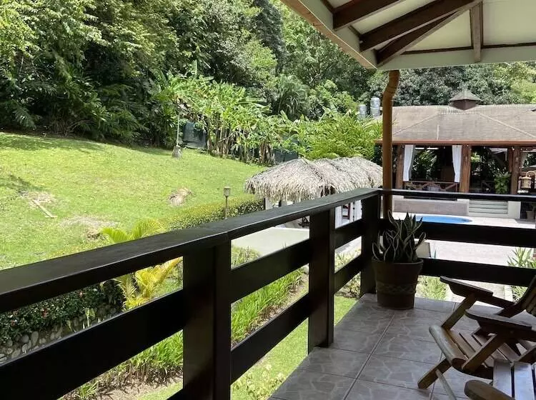 בית מלון כפרי Playa Espadilla & Gardens