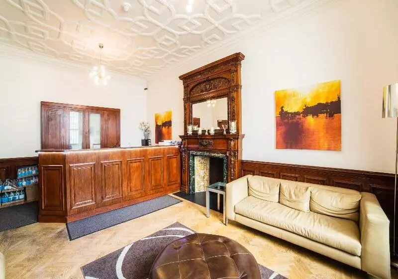 בית מלון כפרי The Cleveland