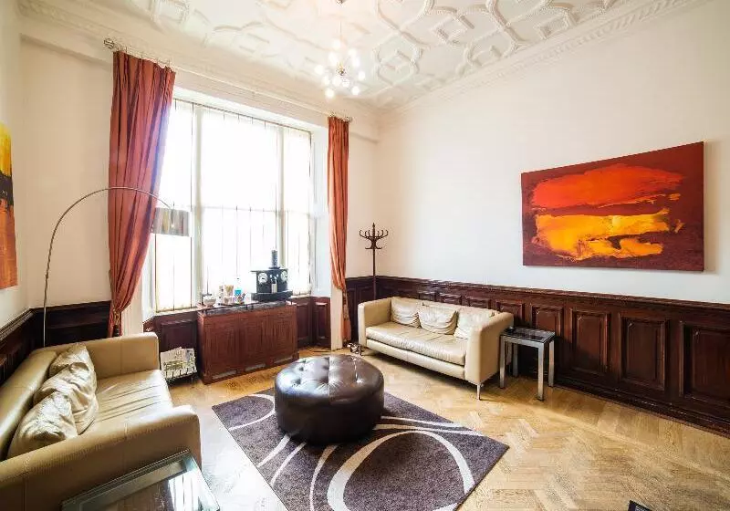 בית מלון כפרי The Cleveland