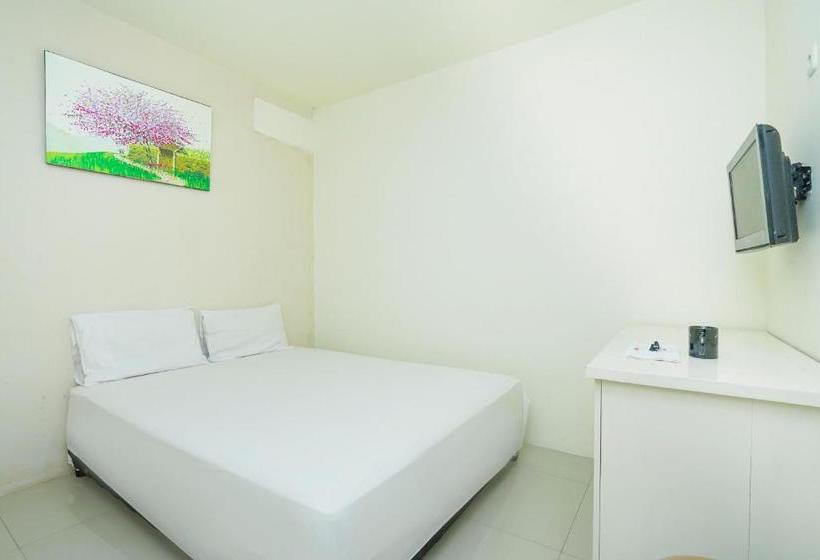 בית מלון כפרי Oyo Life 2516 Tonysugenx Residence Near Rsu Siloam Hospital Surabaya Kota Surabaya