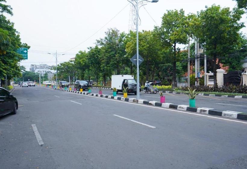 בית מלון כפרי Oyo Life 2516 Tonysugenx Residence Near Rsu Siloam Hospital Surabaya Kota Surabaya