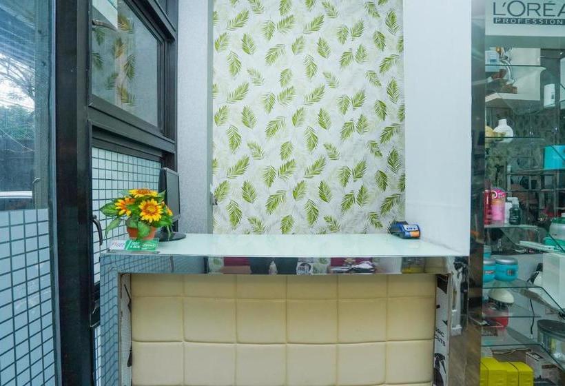 בית מלון כפרי Oyo Life 2516 Tonysugenx Residence Near Rsu Siloam Hospital Surabaya Kota Surabaya