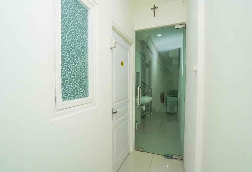 בית מלון כפרי Oyo Life 2516 Tonysugenx Residence Near Rsu Siloam Hospital Surabaya Kota Surabaya