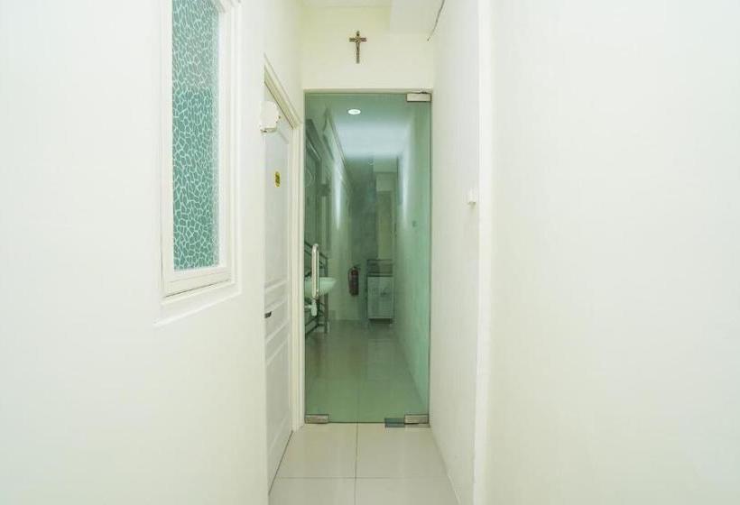 בית מלון כפרי Oyo Life 2516 Tonysugenx Residence Near Rsu Siloam Hospital Surabaya Kota Surabaya