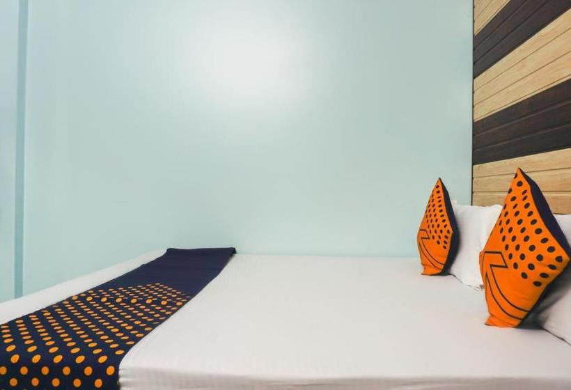 בית מלון כפרי Spot On 43036 Gokul Lodge And Mauli Pure Veg Restaurant