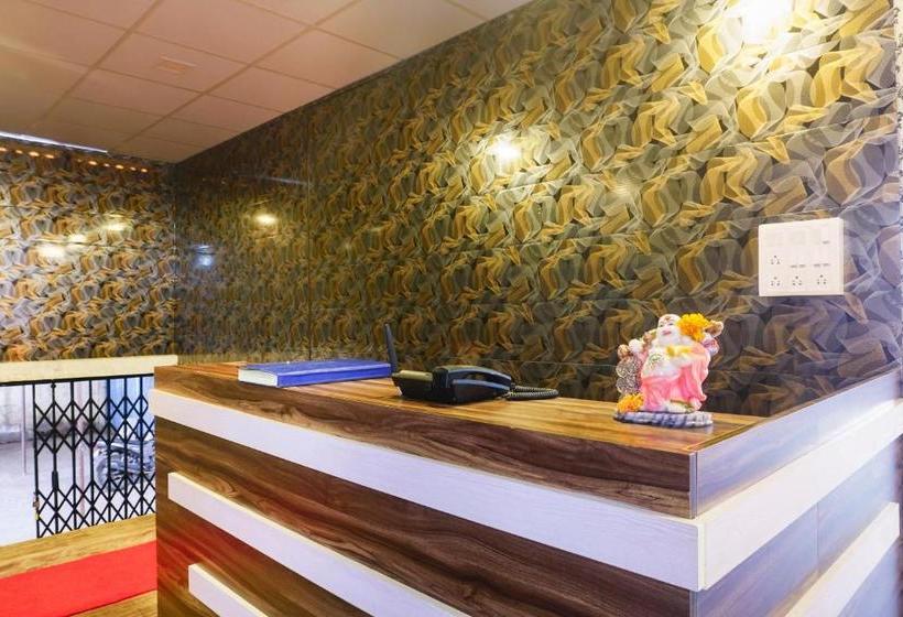 בית מלון כפרי Spot On 43036 Gokul Lodge And Mauli Pure Veg Restaurant