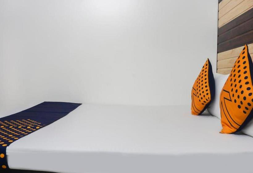 בית מלון כפרי Spot On 43036 Gokul Lodge And Mauli Pure Veg Restaurant