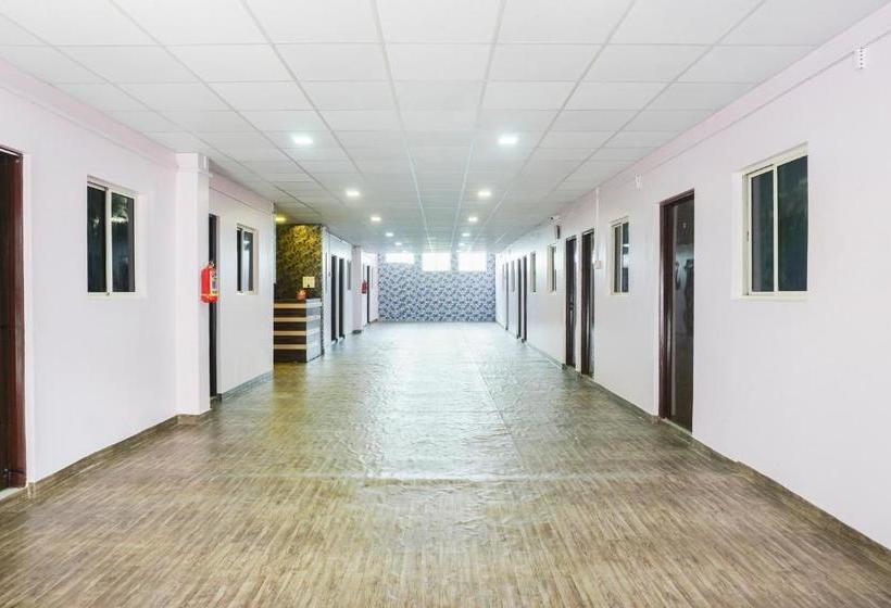 בית מלון כפרי Spot On 43036 Gokul Lodge And Mauli Pure Veg Restaurant