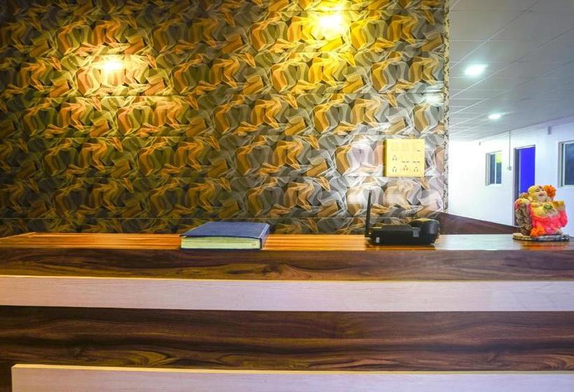 בית מלון כפרי Spot On 43036 Gokul Lodge And Mauli Pure Veg Restaurant