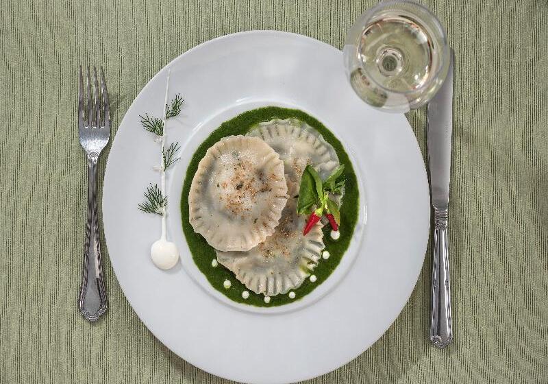 בית מלון כפרי Aigialos Luxury Traditional Settlement