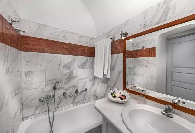 هتل Aigialos Luxury Traditional Settlement