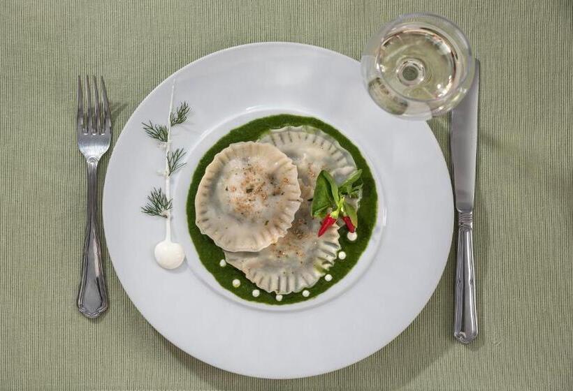 בית מלון כפרי Aigialos Luxury Traditional Settlement