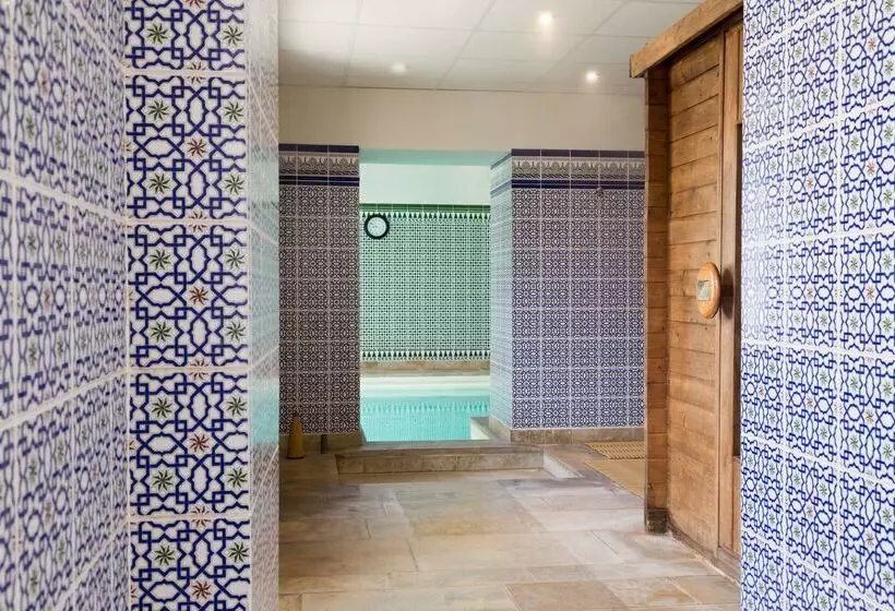 호텔 Hôtel & Spa Du Domaine Des Thômeaux, The Originals Relais