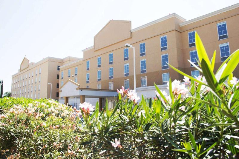 בית מלון כפרי Wyndham Garden Monterrey Aeropuerto