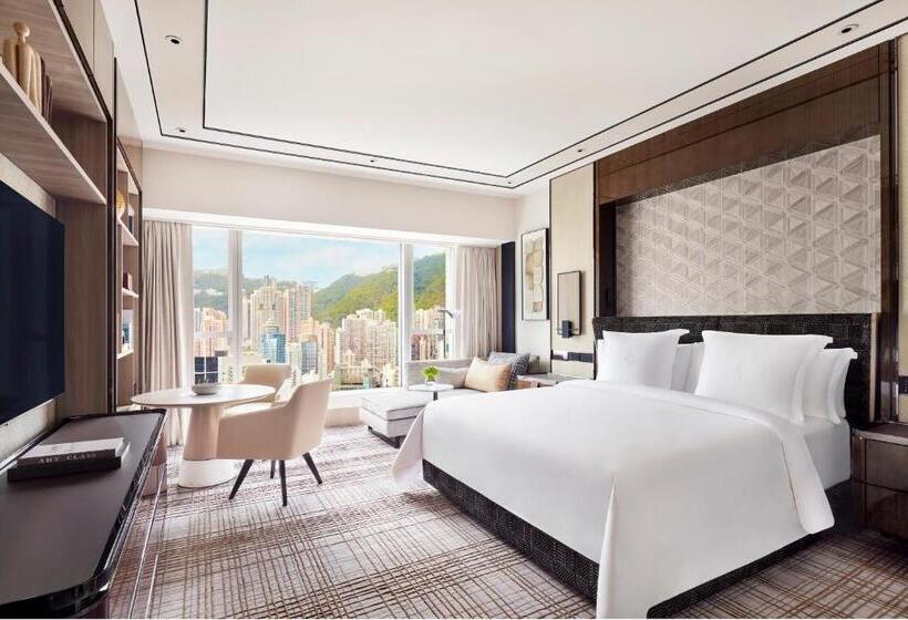 Four Seasons Hotel Hong Kong