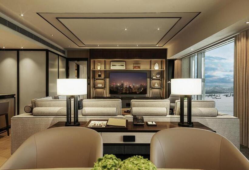 Four Seasons Hotel Hong Kong