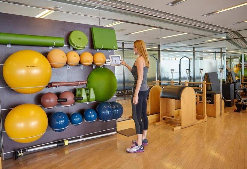 Four Seasons Hotel Hong Kong