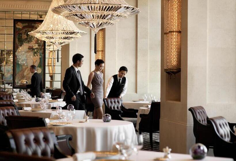 Four Seasons Hotel Hong Kong
