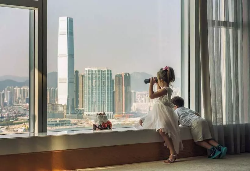 Four Seasons Hotel Hong Kong
