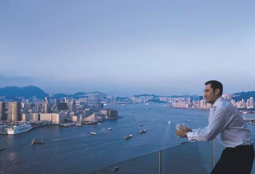 Four Seasons Hotel Hong Kong