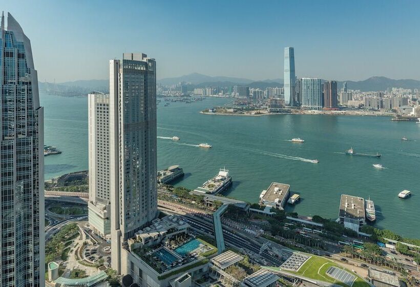 Four Seasons Hotel Hong Kong