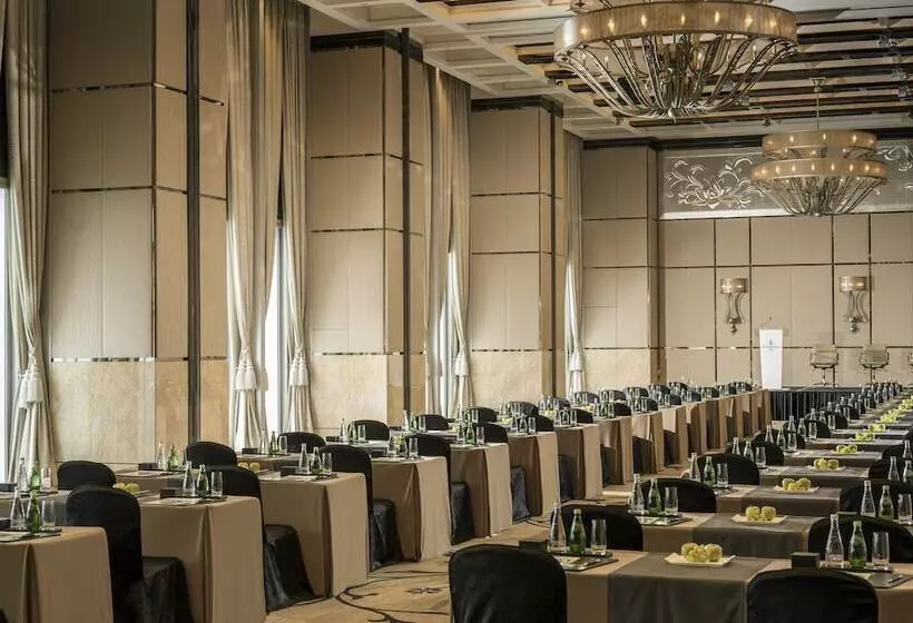 Four Seasons Hotel Hong Kong