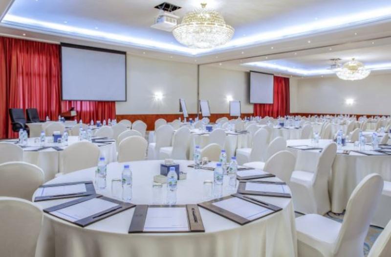 Отель Fujairah Rotana Resort & Spa   Al Aqah Beach