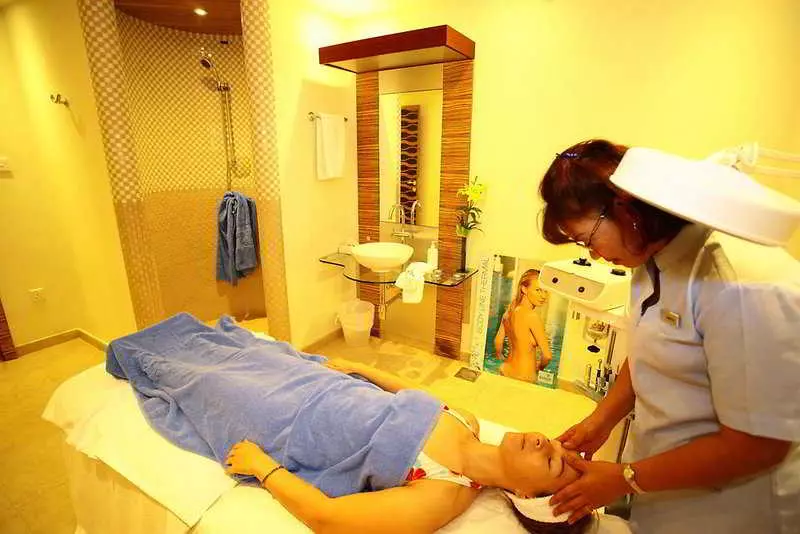 هتل Golden Tulip Khatt Springs Resort & Spa