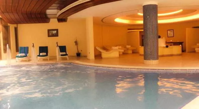 هتل Golden Tulip Khatt Springs Resort & Spa