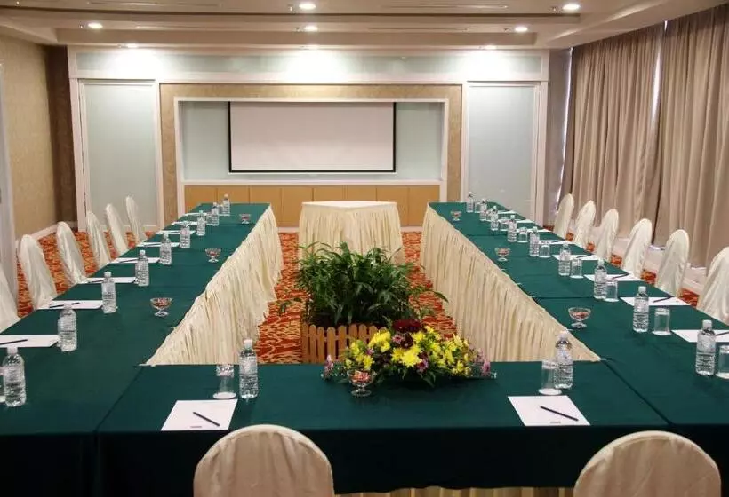 Отель Grand Riverview