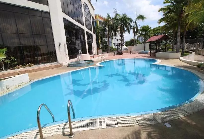 Отель Grand Riverview