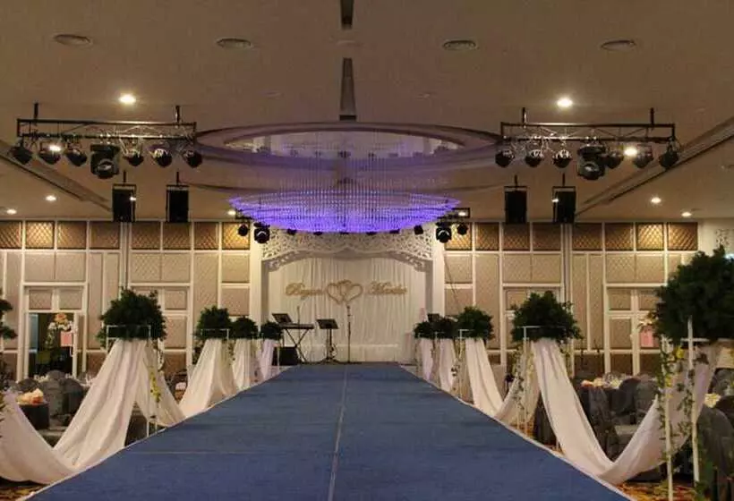 Отель Grand Riverview