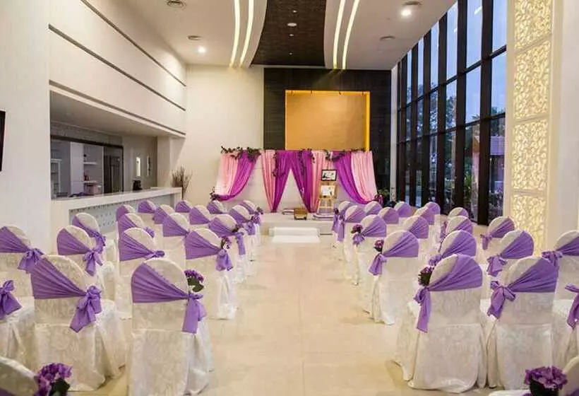 Отель Grand Riverview