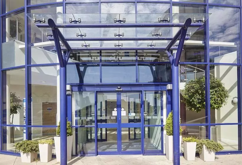 Hotel Holiday Inn Express London   Newbury Park, An Ihg