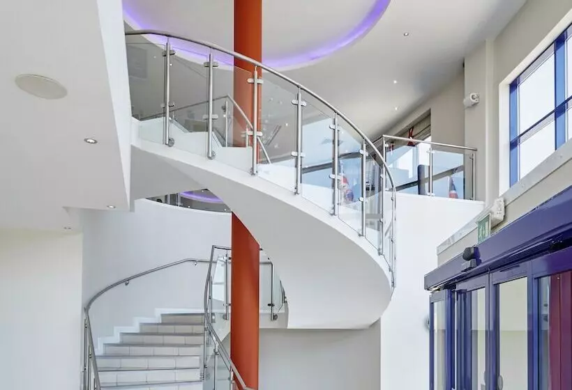 Hotel Holiday Inn Express London   Newbury Park, An Ihg