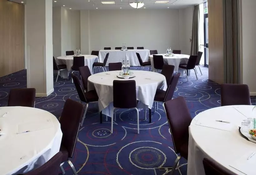 Hotel Holiday Inn Express London   Newbury Park, An Ihg