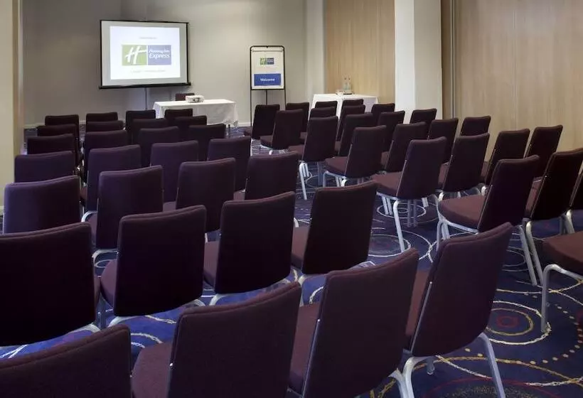 Hotel Holiday Inn Express London   Newbury Park, An Ihg