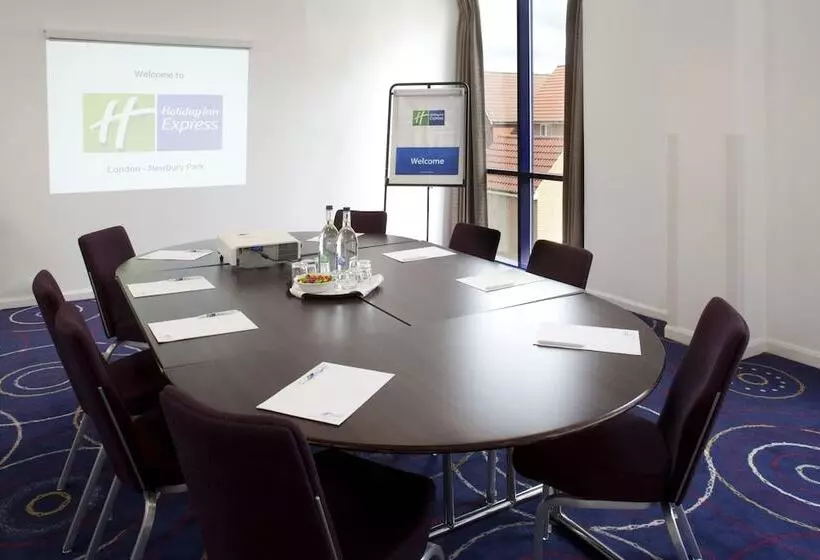 Hotel Holiday Inn Express London   Newbury Park, An Ihg