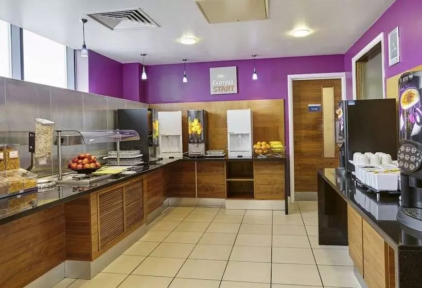 Hotel Holiday Inn Express London   Newbury Park, An Ihg