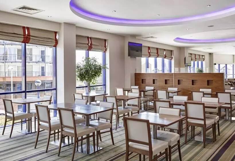Hotel Holiday Inn Express London   Newbury Park, An Ihg