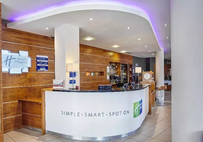 Hotel Holiday Inn Express London   Newbury Park, An Ihg