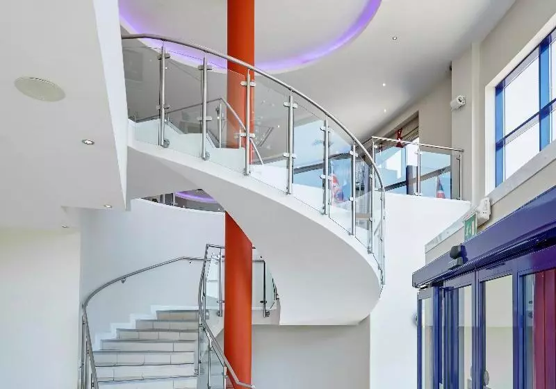 Hotel Holiday Inn Express London   Newbury Park, An Ihg