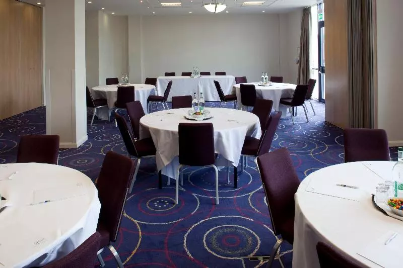 Hotel Holiday Inn Express London   Newbury Park, An Ihg