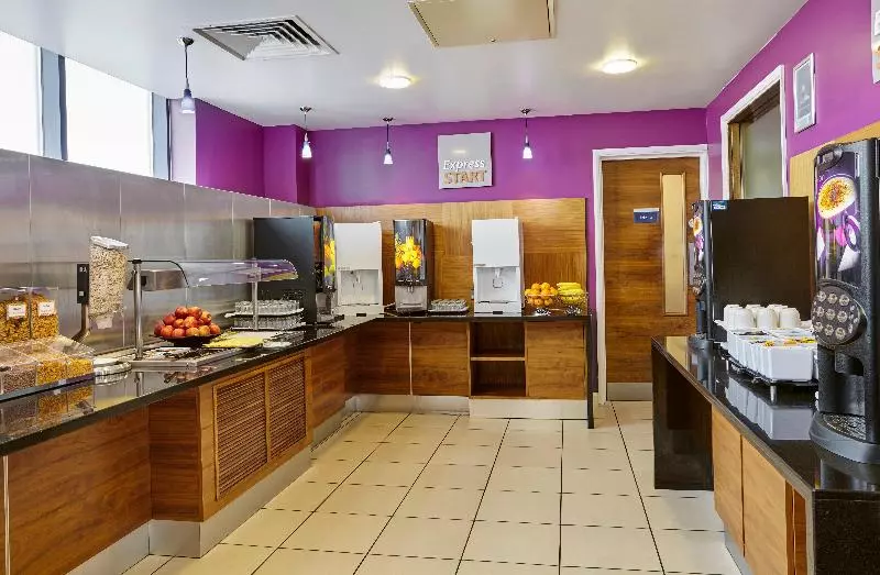 Hotel Holiday Inn Express London   Newbury Park, An Ihg