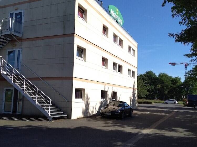 בית מלון כפרי Ibis Budget Le Mans Universite