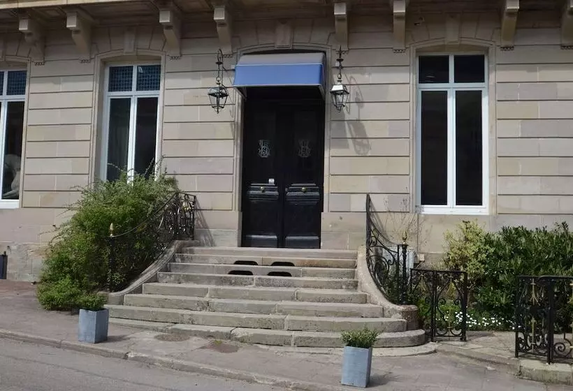 호텔 L'Empereur, sa Femme et le petit Prince